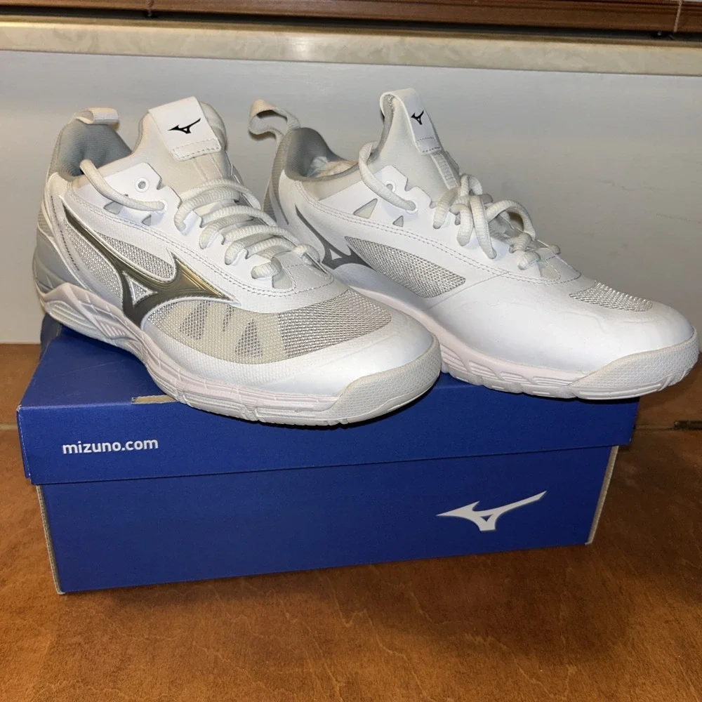 Mizuno Energy Women's Size 7.5 Wave Luminous Volleyball Shoes White New With Box
